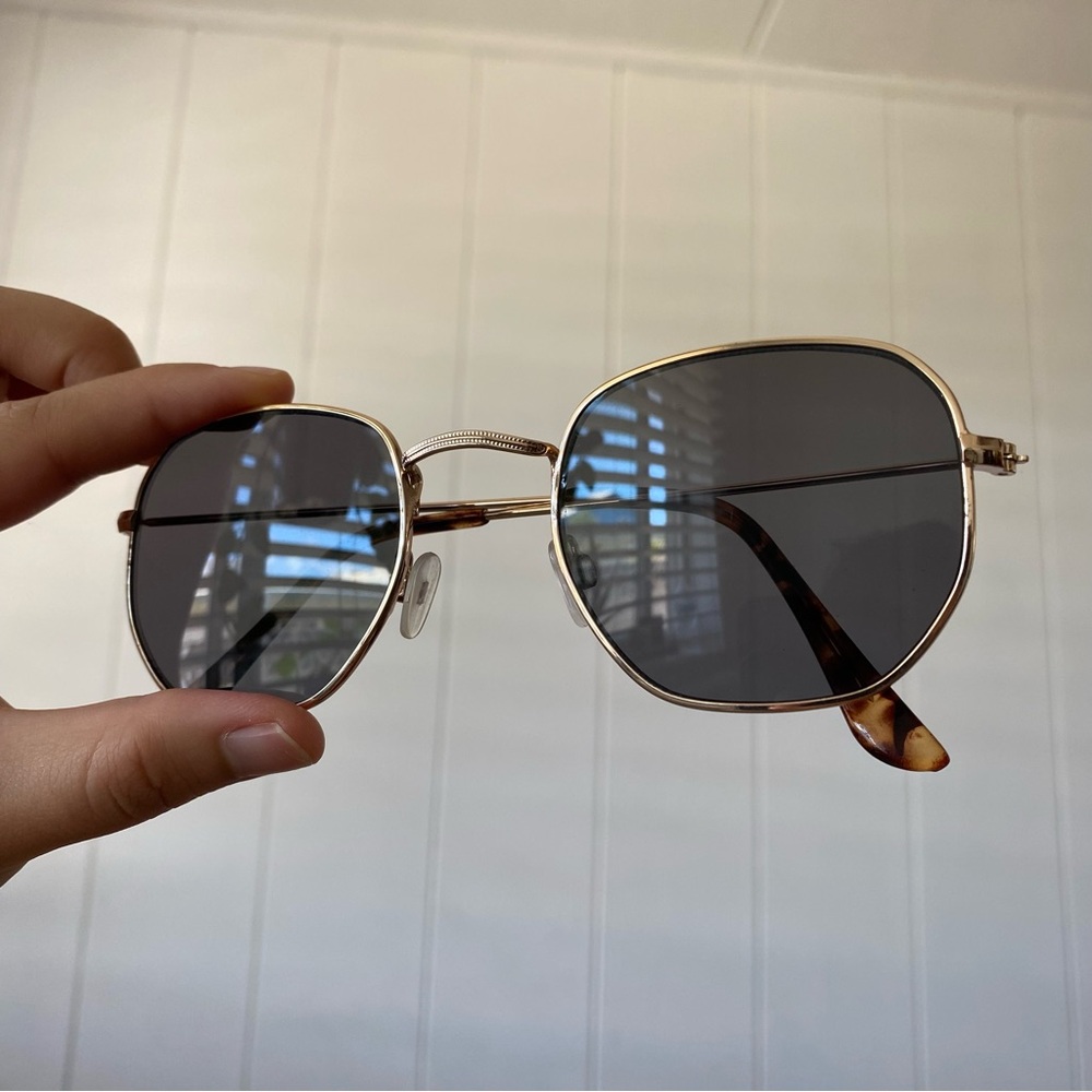 Gold Wire Frame Tinted Sunglasses